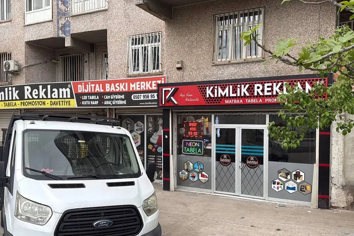 Kimlik Reklam mağaza cephe ve tabela uygulaması